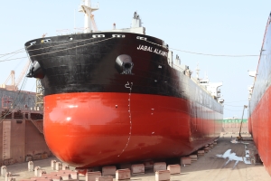 Asyad Drydock shows advanced capabilities applying eco-friendly coating to Ultramax bulker