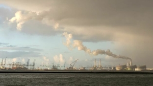 Greenhouse gas emissions in port of Rotterdam down by 8%