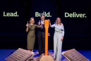King and Minister open Rotterdam section of Netherlands hydrogen network