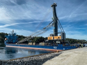 Liebherr LHM 550 adds to bulk handling capacity in Arendal