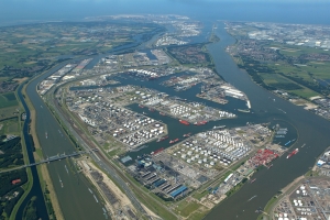 Total Rotterdam throughput falls as iron ore and scrap increase