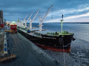 Trois-Rivières first vessel of 2024 arrives with cargo of alumina